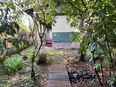 Charming 1-bedroom, 1-bath home located in the gated community - photo 32