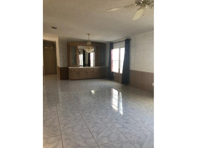 Immaculate and in great condition home on a beautiful lot in the - photo 4