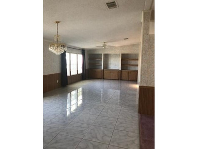 Immaculate and in great condition home on a beautiful lot in the - photo 6