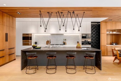 A rare offering - a modern architectural masterwork commanding - photo 6
