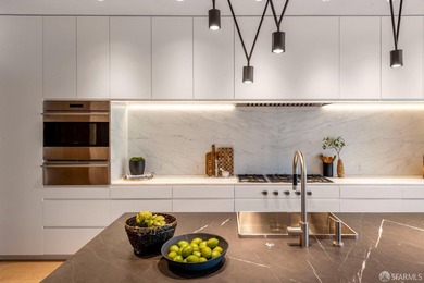 A rare offering - a modern architectural masterwork commanding - photo 10