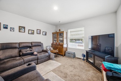Located in a well-maintained 55+ senior community in Tulare - photo 9