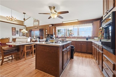This beautiful, well-preserved log home, 3 BR, 2BA 1934sq ft is - photo 13