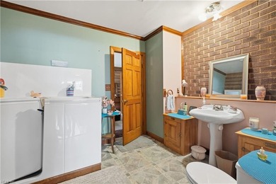 This beautiful, well-preserved log home, 3 BR, 2BA 1934sq ft is - photo 18