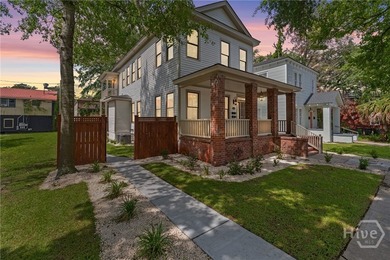 Beautifully Restored Victorian Duplex in Historic Savannah with - photo 3
