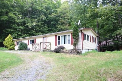 Lochlin Pond Home For Sale in Hawley Pennsylvania