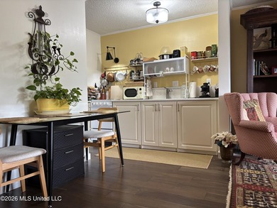 Discover effortless living in Diamondhead with this easy-care - photo 4
