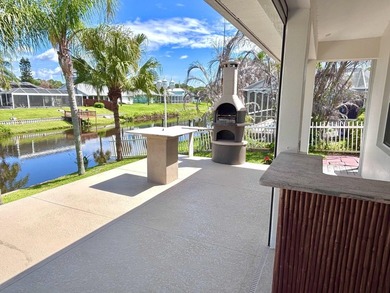 **Exceptional Waterfront Pool Home with Spectacular Canal - photo 4