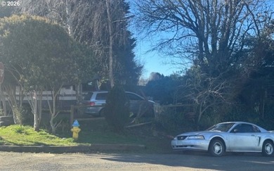 Seller is selling property with occupant. Please do not disturb - photo 5