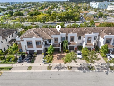 (private lake, pond, coastal) Townhome/Townhouse Sale Pending in Miami Florida