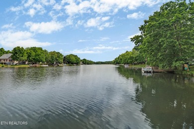 Turn-key waterfront home located on a quiet cul-de-sac with more - photo 3
