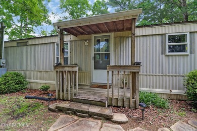 Turn-key waterfront home located on a quiet cul-de-sac with more - photo 4