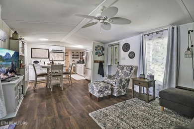 Turn-key waterfront home located on a quiet cul-de-sac with more - photo 9