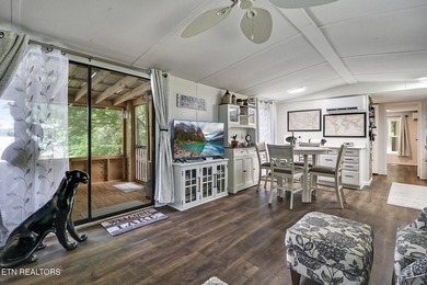 Turn-key waterfront home located on a quiet cul-de-sac with more - photo 10