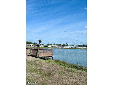 Welcome to easy Florida living in this spacious manufactured - photo 32