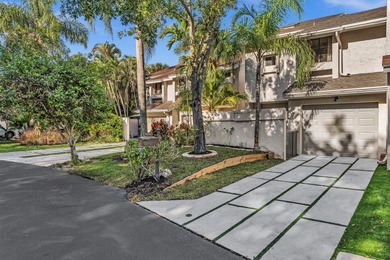 Lake Townhome/Townhouse For Sale in Boca Raton, Florida
