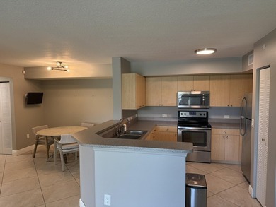 This turnkey, well-maintained first-floor 2-bedroom, 2-bath - photo 6