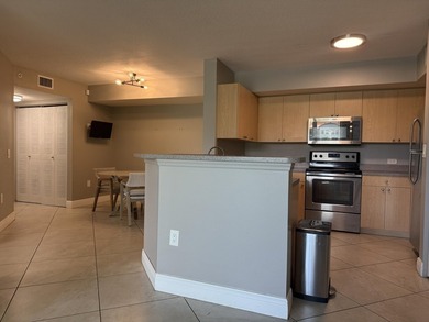 This turnkey, well-maintained first-floor 2-bedroom, 2-bath - photo 7
