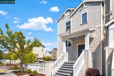 Welcome to this beautifully maintained end-unit tri-level - photo 4