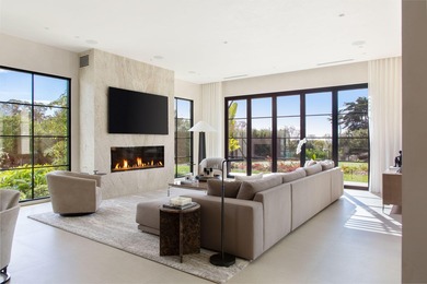 Newly built and masterfully composed, Miramar Meadows is a rare - photo 16