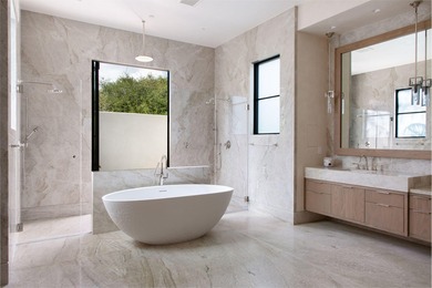 Newly built and masterfully composed, Miramar Meadows is a rare - photo 20
