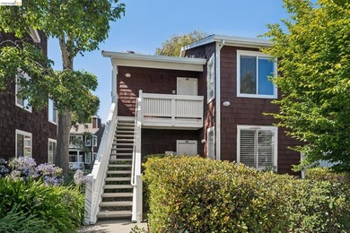 This is one of the largest 2-bedroom, 2-bath upper-level corner - photo 2
