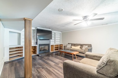 **PRICED TO SELL**Beautifully updated nearly 3000 sqft Lakehouse - photo 12