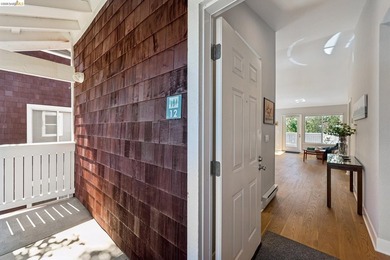 This is one of the largest 2-bedroom, 2-bath upper-level corner - photo 3