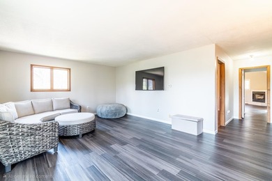 **PRICED TO SELL**Beautifully updated nearly 3000 sqft Lakehouse - photo 18