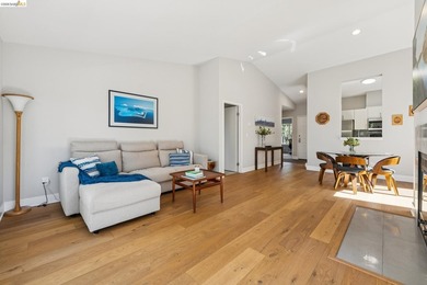 This is one of the largest 2-bedroom, 2-bath upper-level corner - photo 9