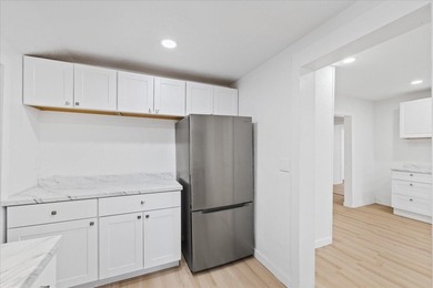 Welcome to this two-story, five-bedroom - photo 22
