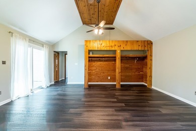 **PRICED TO SELL**Beautifully updated nearly 3000 sqft Lakehouse - photo 23