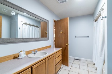 **PRICED TO SELL**Beautifully updated nearly 3000 sqft Lakehouse - photo 24