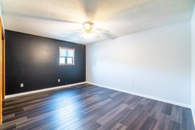 **PRICED TO SELL**Beautifully updated nearly 3000 sqft Lakehouse - photo 25