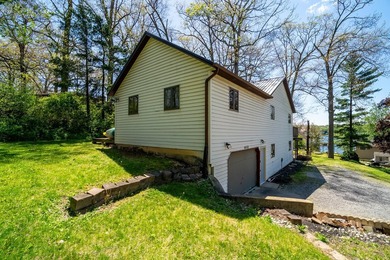 **PRICED TO SELL**Beautifully updated nearly 3000 sqft Lakehouse - photo 31