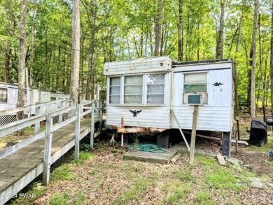 (private lake, pond, creek) Home For Sale in Milford Pennsylvania