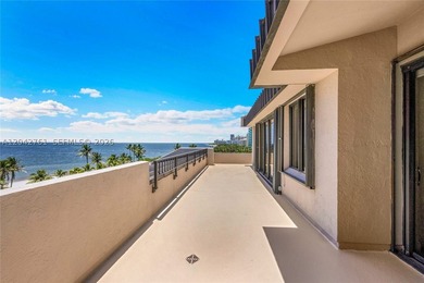 Rarely available Direct Oceanfront 2 bedroom / 2 bath slope unit - photo 10