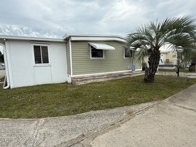LOW LOT RENT: $688. 55+ community. TURNKEY. FURNISHED. Just - photo 3