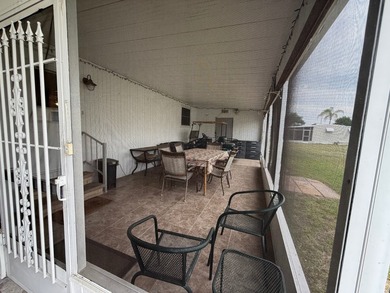 LOW LOT RENT: $688. 55+ community. TURNKEY. FURNISHED. Just - photo 5