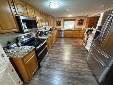 LOW LOT RENT: $688. 55+ community. TURNKEY. FURNISHED. Just - photo 7