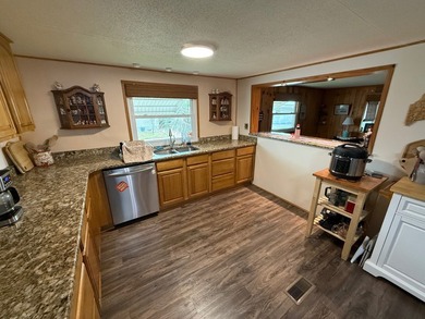 LOW LOT RENT: $688. 55+ community. TURNKEY. FURNISHED. Just - photo 8