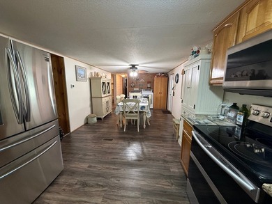 LOW LOT RENT: $688. 55+ community. TURNKEY. FURNISHED. Just - photo 9
