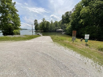 Two lots approximately 1 acre. Wooded with lake access to public - photo 4