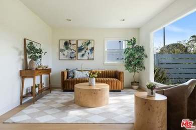 A turnkey Venice retreat featuring a thoughtfully renovated - photo 5