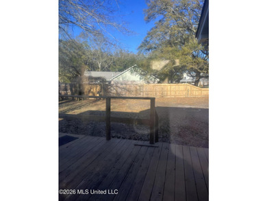 Precious cottage style home on large corner lot! New floors and - photo 3