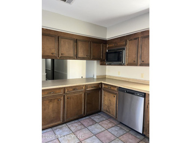 Precious cottage style home on large corner lot! New floors and - photo 5
