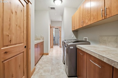 Exceptional Kalama River estate on 2.76 private acres with - photo 21