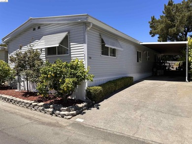Welcome to this beautifully updated 2-bd., 2 full bath - photo 2