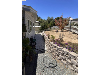 Welcome to this beautifully updated 2-bd., 2 full bath - photo 5