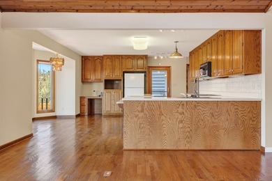 Seller has an accepted contract with a 48 hr right of first - photo 10